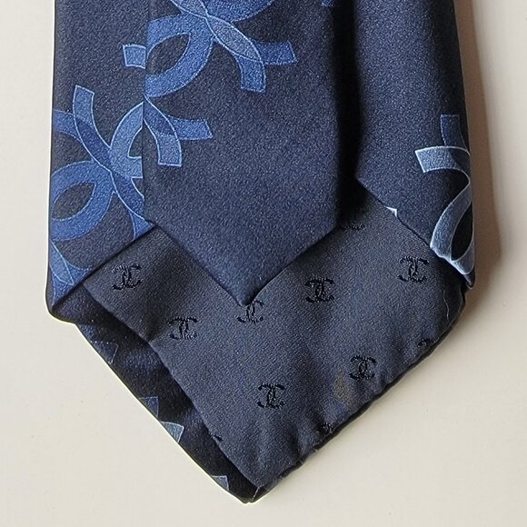 CHANEL Men's Vintage Tie 100% Silk Made in Italy navy blue with blue CCs - Picture 5 of 5